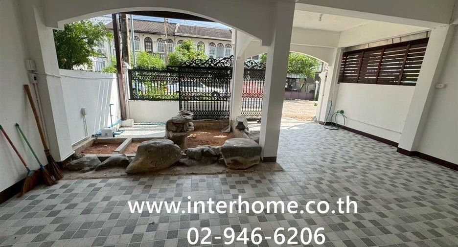 For sale 3 ベッドルーム townhouse in Bang Khen, Bangkok