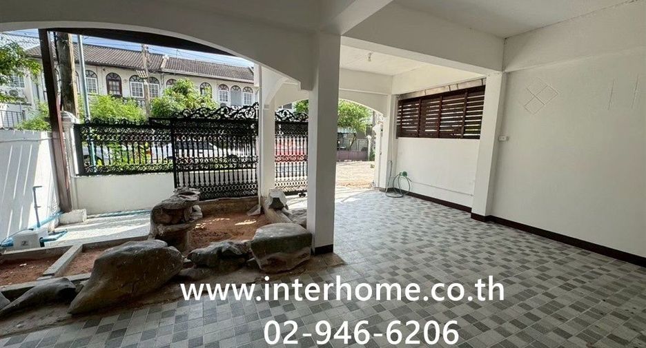 For sale 3 ベッドルーム townhouse in Bang Khen, Bangkok