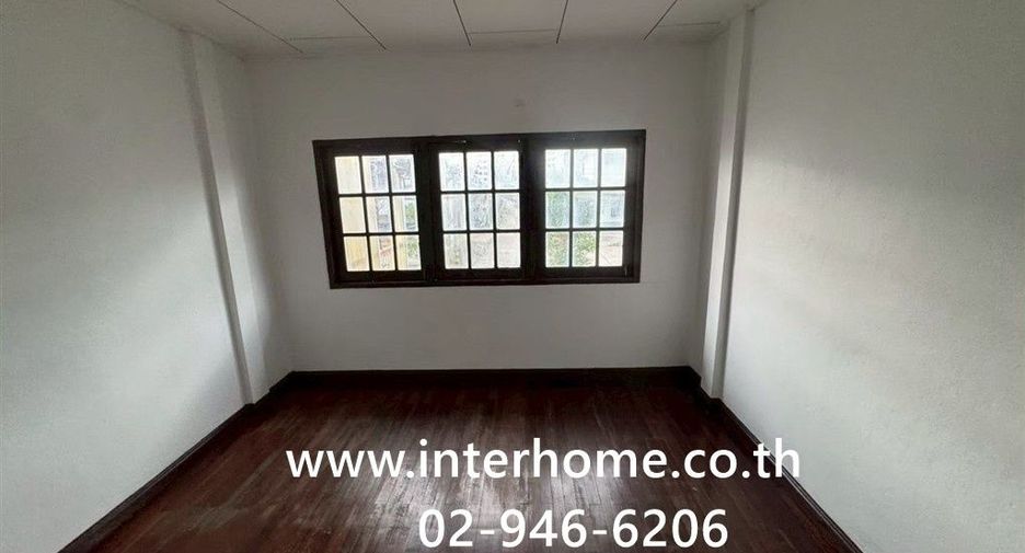 For sale 3 ベッドルーム townhouse in Bang Khen, Bangkok