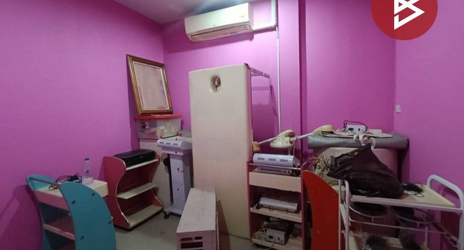For sale 6 bedrooms townhouse in Mueang Ratchaburi, Ratchaburi