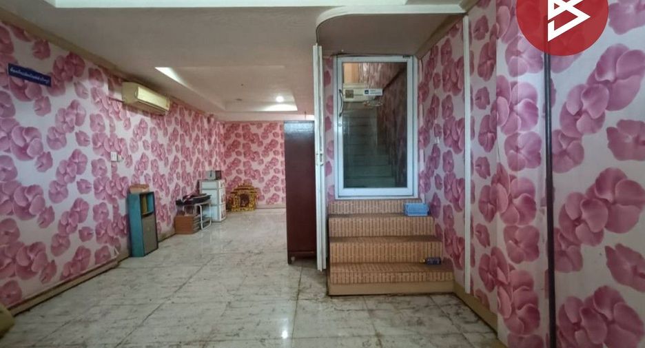 For sale 6 bedrooms townhouse in Mueang Ratchaburi, Ratchaburi