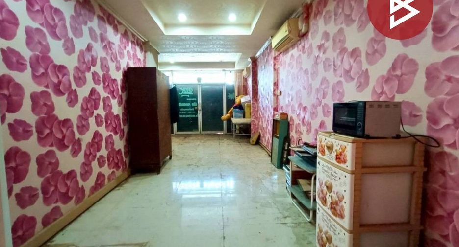 For sale 6 bedrooms townhouse in Mueang Ratchaburi, Ratchaburi