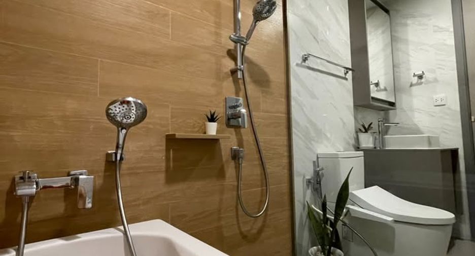 Condo en alquiler y en venta de 1 habitaciones en Watthana, Bangkok