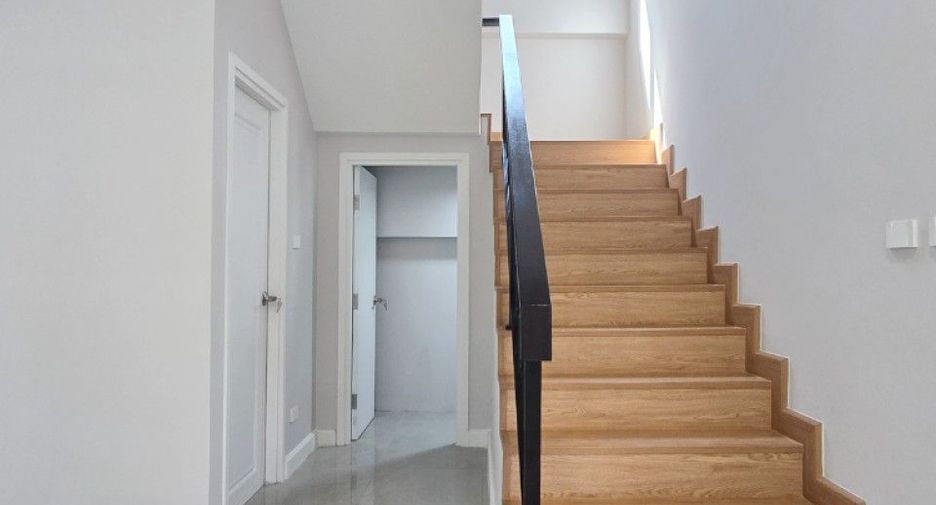 For sale 4 bedrooms house in Bueng Kum, Bangkok