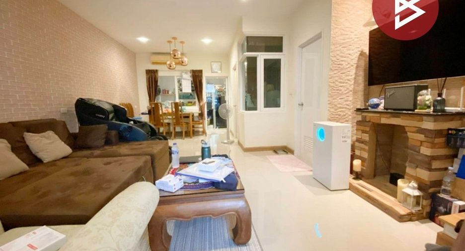 For sale 4 bedrooms townhouse in Mueang Samut Sakhon, Samut Sakhon