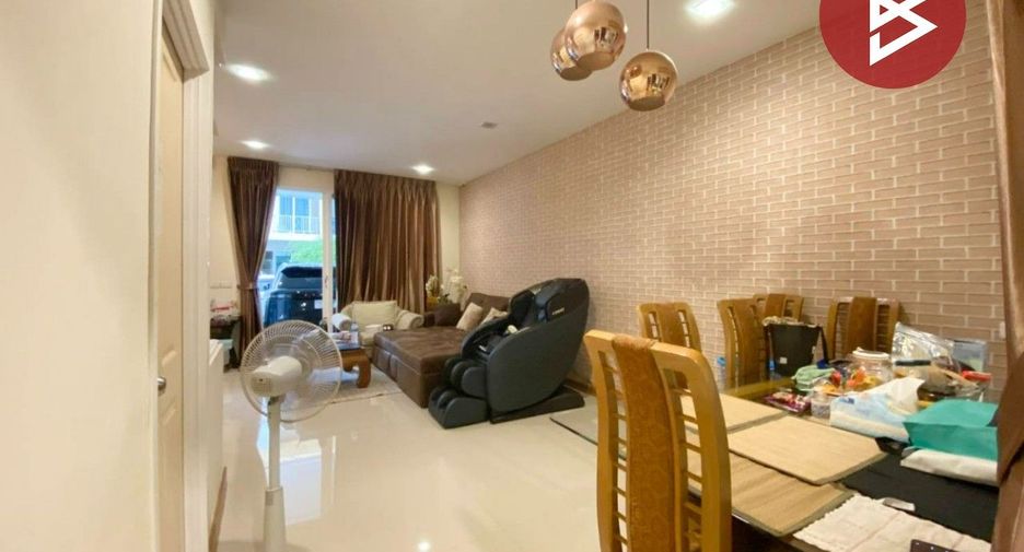 For sale 4 bedrooms townhouse in Mueang Samut Sakhon, Samut Sakhon
