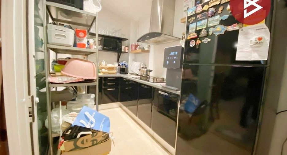 For sale 4 bedrooms townhouse in Mueang Samut Sakhon, Samut Sakhon