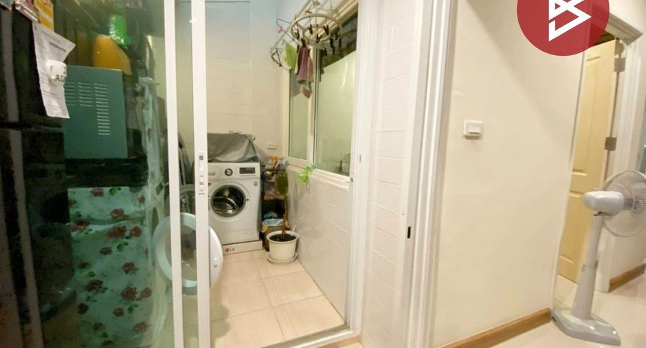 For sale 4 bedrooms townhouse in Mueang Samut Sakhon, Samut Sakhon