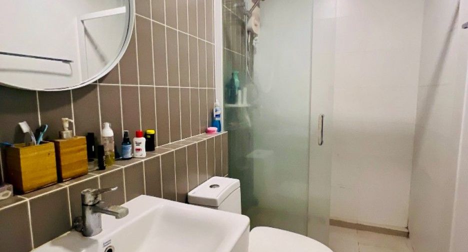 For sale 2 bedrooms townhouse in Mueang Samut Prakan, Samut Prakan