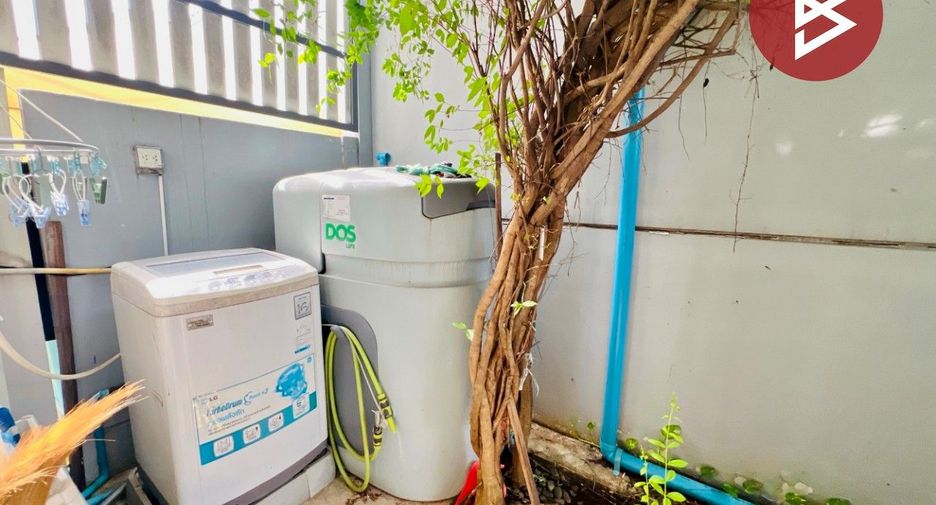 For sale 2 bedrooms townhouse in Mueang Samut Prakan, Samut Prakan