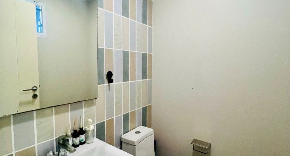 For sale 2 bedrooms townhouse in Mueang Samut Prakan, Samut Prakan