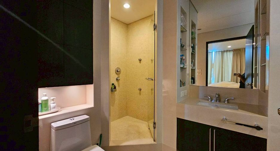 For sale 2 bedrooms condo in Pathum Wan, Bangkok