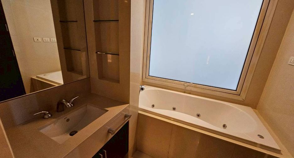 For sale 2 bedrooms condo in Pathum Wan, Bangkok