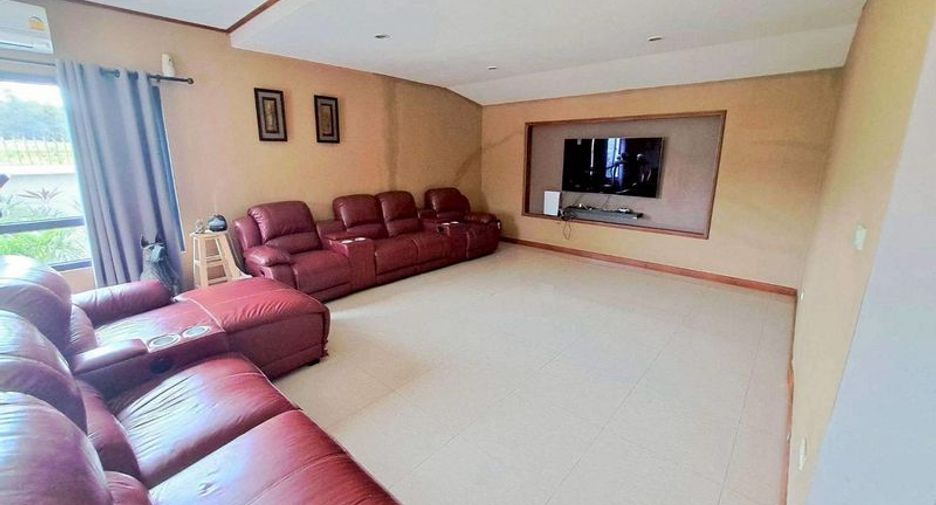 For sale 4 bedrooms villa in Sattahip, Chonburi