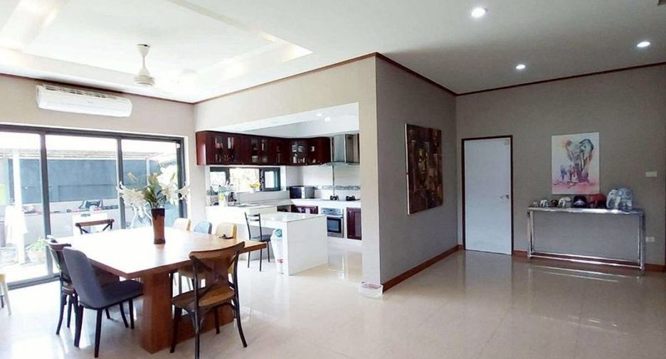 For sale 4 bedrooms villa in Sattahip, Chonburi