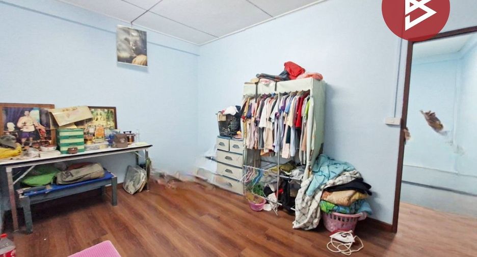 For sale 3 bedrooms townhouse in Mueang Samut Prakan, Samut Prakan