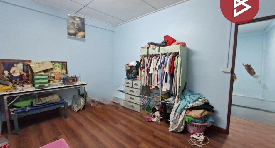 For sale 3 bedrooms townhouse in Mueang Samut Prakan, Samut Prakan