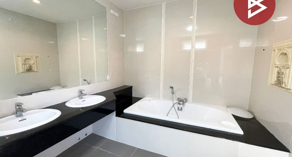 For sale 5 bedrooms house in Mueang Khon Kaen, Khon Kaen