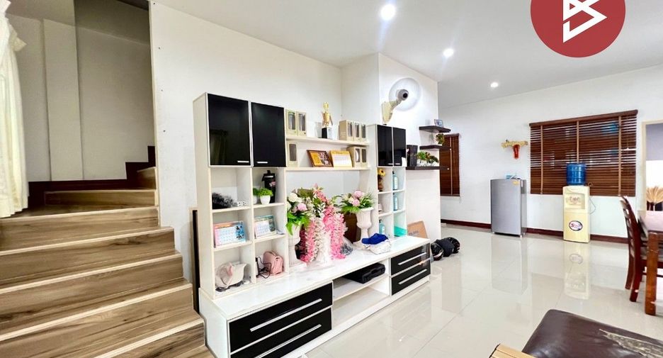 Casa adosada en venta de 3 habitaciones en Mueang Chon Buri, Chonburi
