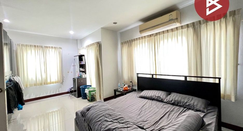 Casa adosada en venta de 3 habitaciones en Mueang Chon Buri, Chonburi