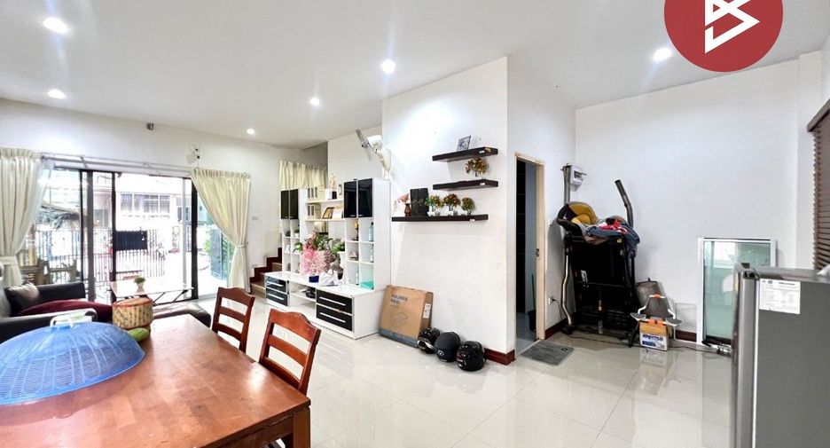 Casa adosada en venta de 3 habitaciones en Mueang Chon Buri, Chonburi