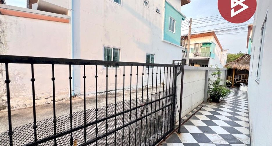 Casa adosada en venta de 3 habitaciones en Mueang Chon Buri, Chonburi