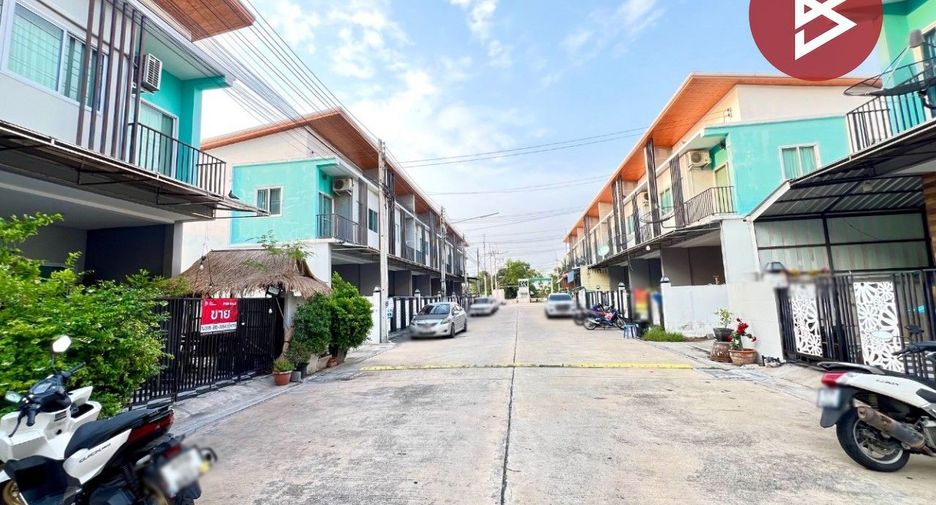 Casa adosada en venta de 3 habitaciones en Mueang Chon Buri, Chonburi