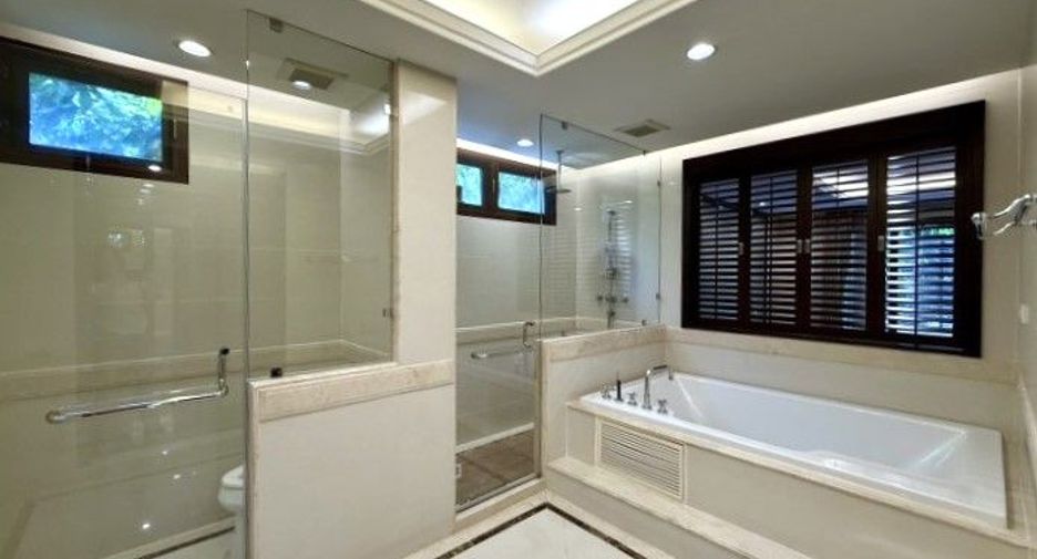 À louer 4 chambres maison à Khlong Toei, Bangkok
