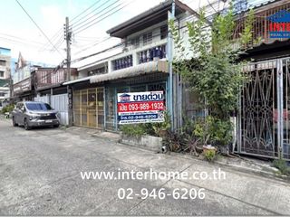 For sale 3 bedrooms townhouse in Huai Khwang, Bangkok