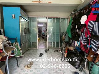 For sale 3 bedrooms townhouse in Huai Khwang, Bangkok