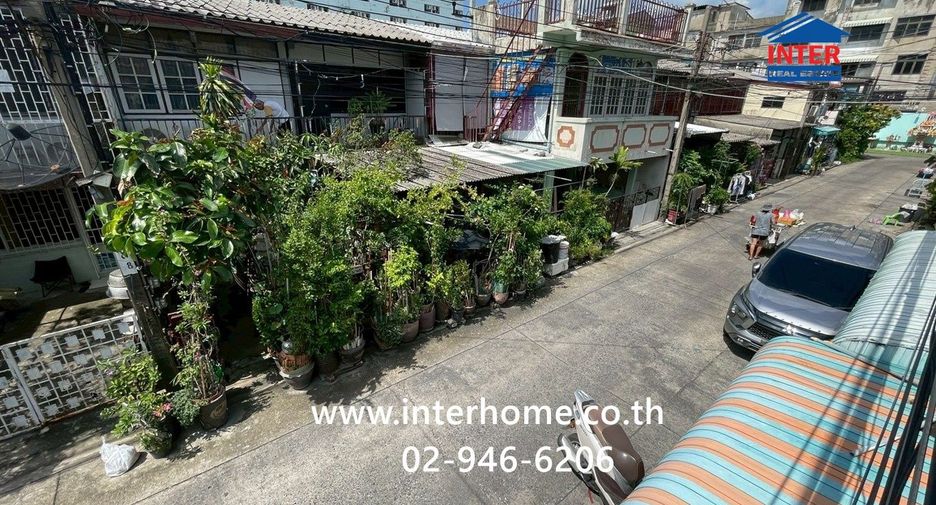For sale 3 bedrooms townhouse in Huai Khwang, Bangkok