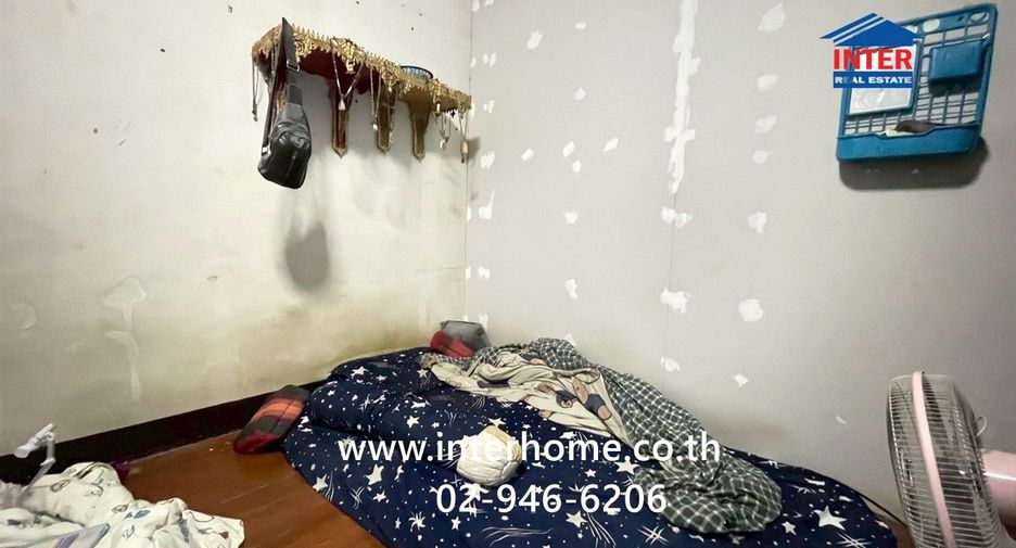 For sale 3 bedrooms townhouse in Huai Khwang, Bangkok