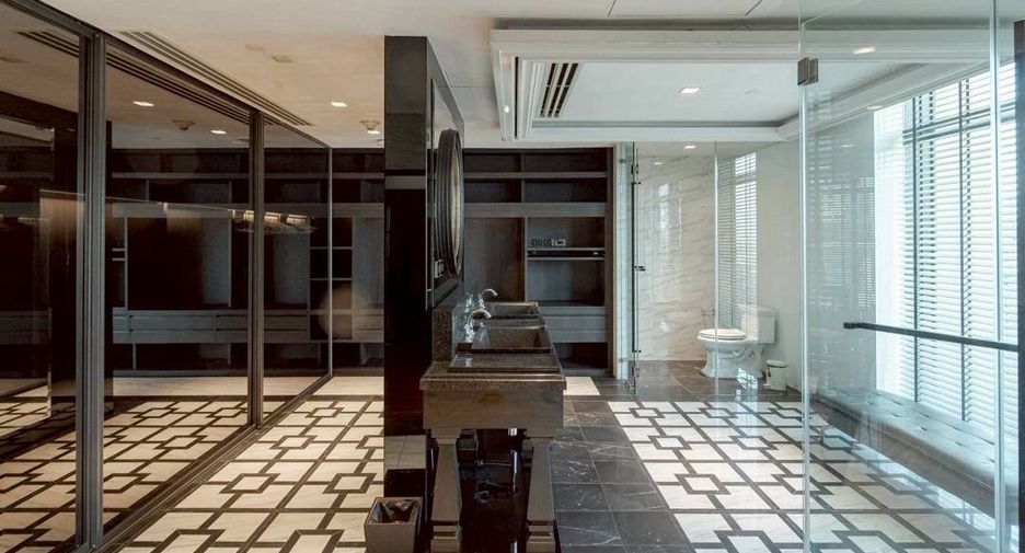 For rent and for sale 3 bedrooms condo in Pathum Wan, Bangkok