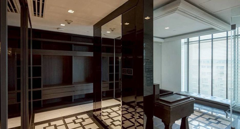 For rent and for sale 3 bedrooms condo in Pathum Wan, Bangkok