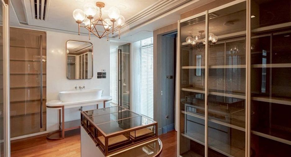 For rent and for sale 3 bedrooms condo in Pathum Wan, Bangkok