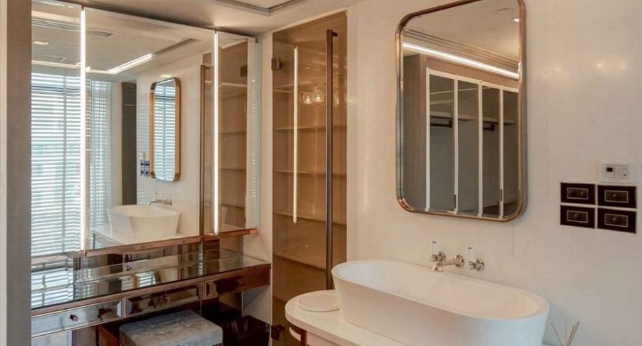 For rent and for sale 3 bedrooms condo in Pathum Wan, Bangkok