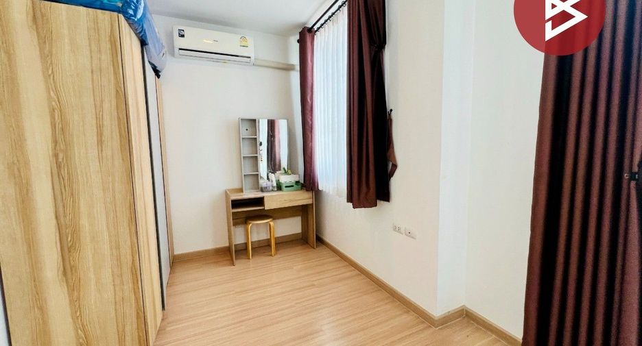 For sale 4 bedrooms townhouse in Mueang Samut Prakan, Samut Prakan