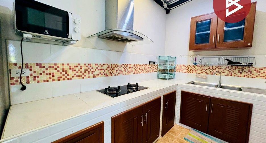 For sale 4 bedrooms townhouse in Mueang Samut Prakan, Samut Prakan