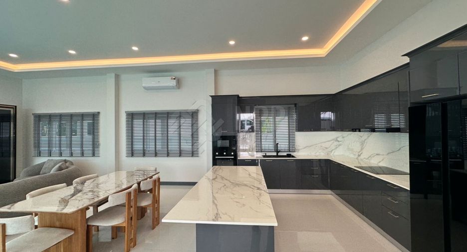 For sale 4 bedrooms house in Hua Hin, Prachuap Khiri Khan