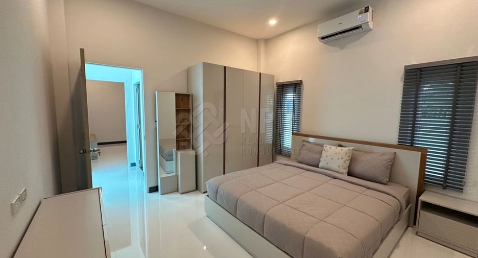 For sale 4 bedrooms house in Hua Hin, Prachuap Khiri Khan