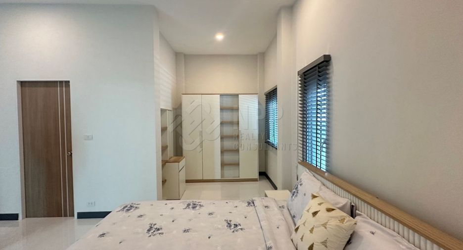 For sale 4 bedrooms house in Hua Hin, Prachuap Khiri Khan