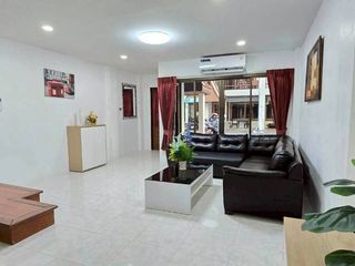 For rent 4 bedrooms townhouse in Bang Lamung, Chonburi