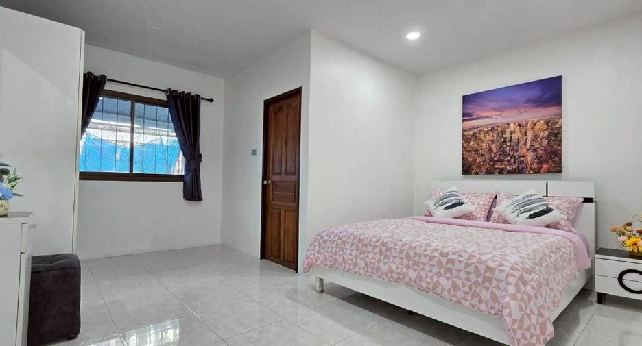 For rent 4 bedrooms townhouse in Pratumnak, Pattaya