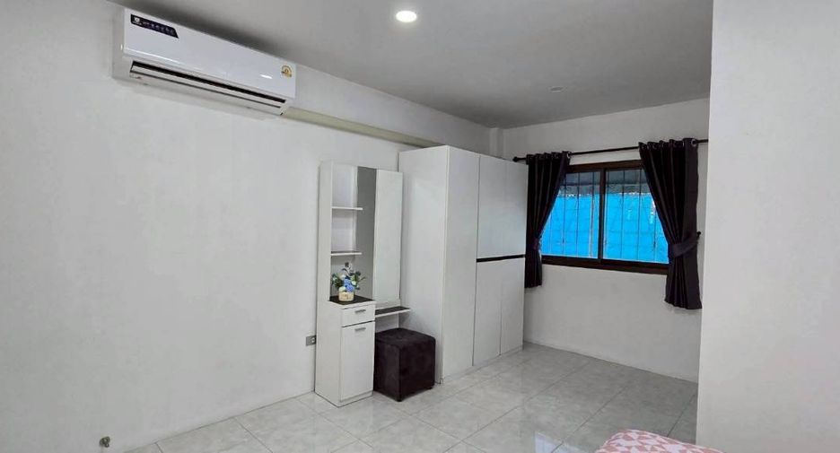 For rent 4 bedrooms townhouse in Pratumnak, Pattaya