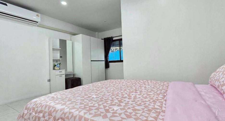 For rent 4 bedrooms townhouse in Pratumnak, Pattaya