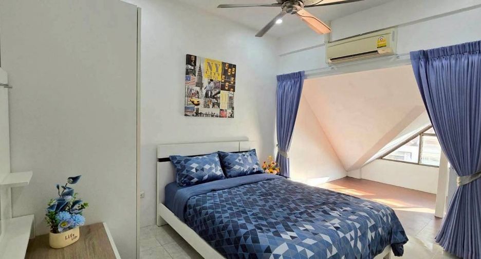 For rent 4 bedrooms townhouse in Pratumnak, Pattaya