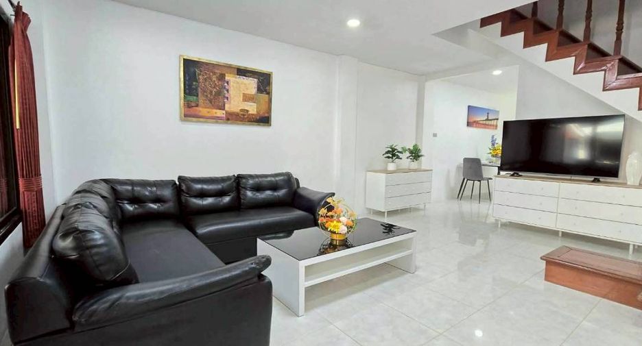 For rent 4 bedrooms townhouse in Pratumnak, Pattaya