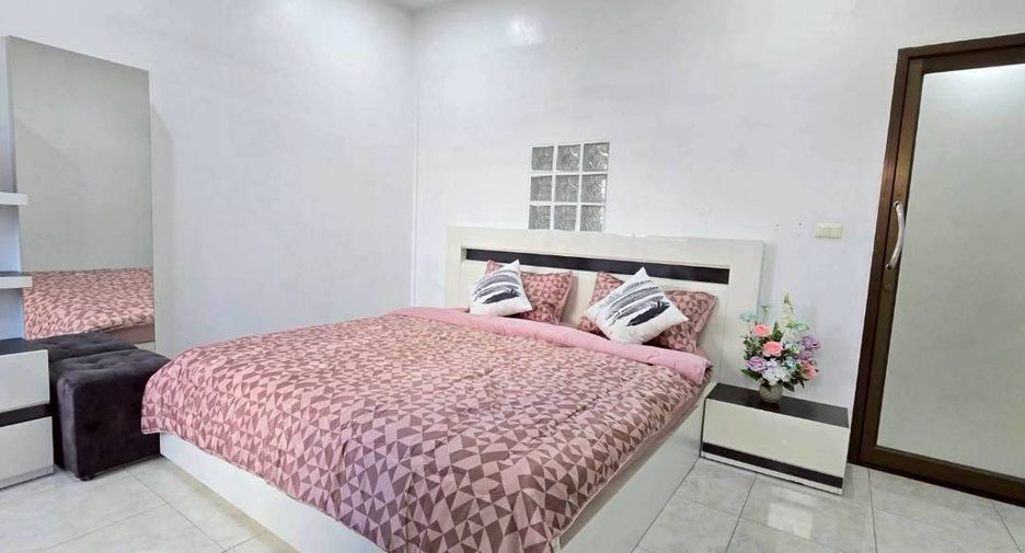 For rent 4 bedrooms townhouse in Pratumnak, Pattaya