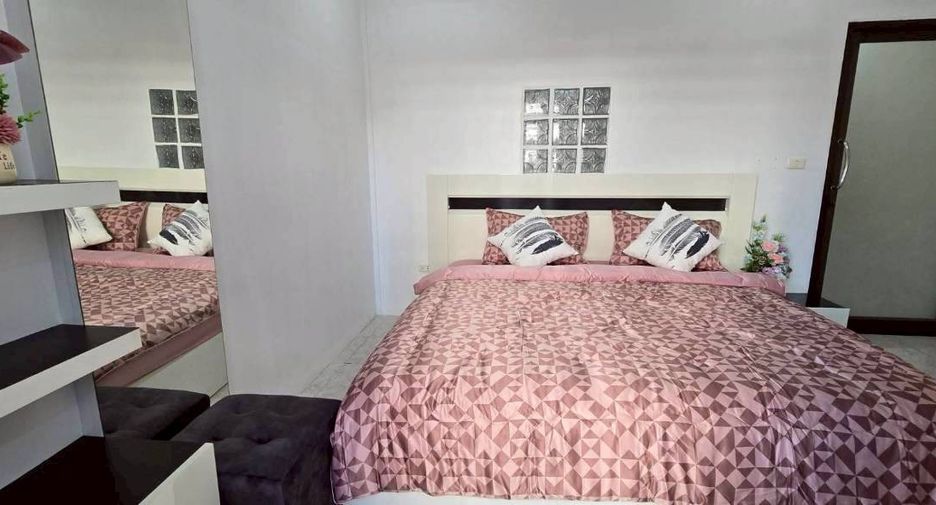 For rent 4 bedrooms townhouse in Pratumnak, Pattaya