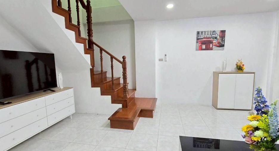 For rent 4 bedrooms townhouse in Pratumnak, Pattaya
